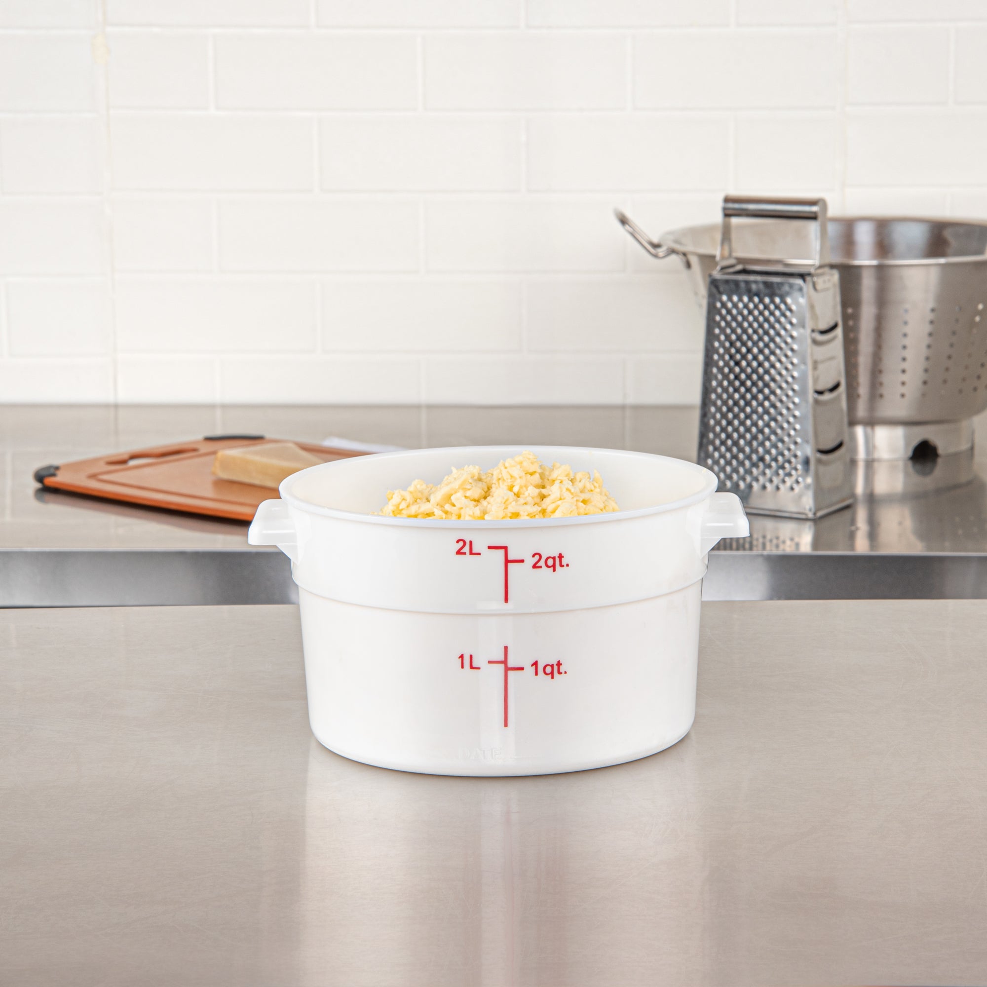 Met Lux 2 qt Round White Plastic Food Storage Container - with Red Volume Markers - 7 1/4" x 7 1/4" x 4 1/4" - 10 count box